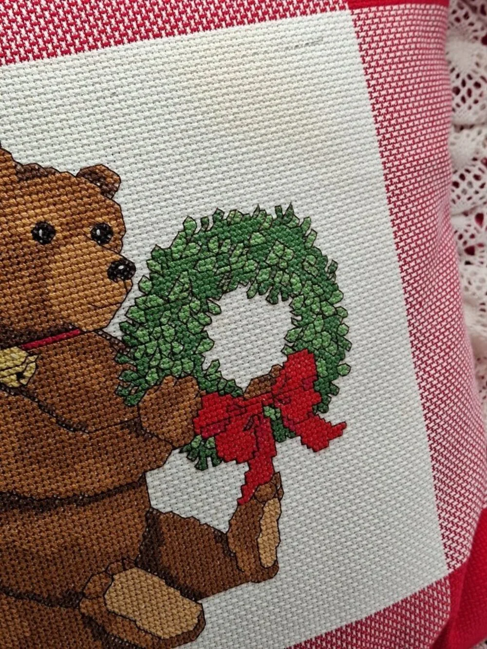 Cross Stitch CHRISTMAS Bear & Wreath  Needlepoint PILLOW 18